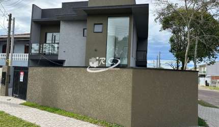 RC Imóveis vende sobrado de esquina no Sitio Cercado