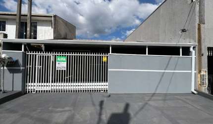 RC Imóveis vende casa no Ganchinho