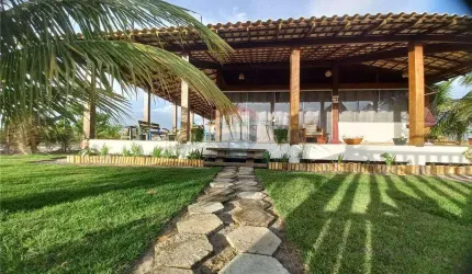 Oportunidade: A casa do lago a venda com 2000m² total de área e 300m² de área construída.