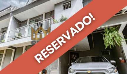 SOBRADO EM CONDOMINIO FECHADO NO HAUER