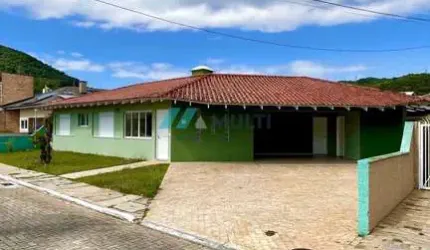 Casa à venda no bairro Parque São Jorge - Florianópolis/SC