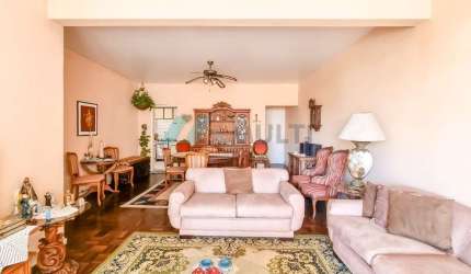 Apartamento com 3 dormitórios, sendo 1 suíte, living amplo com dois ambientes, cozinha montada, área de serviço, quarto de serviço com banheiro.