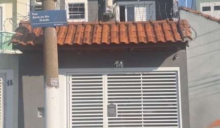 Excelente sobrado com 4 quartos com uma suíte por R$ 970 mil