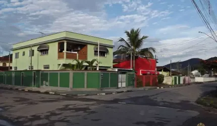 SOBRADO DE ESQUINA NO CENTRO.