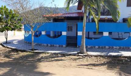 CASA COM 7 DORMITÓRIOS NO PEREQUE-AÇU.