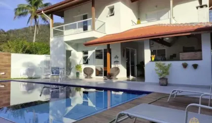 CASA EM CONDOMÍNIO FECHADO