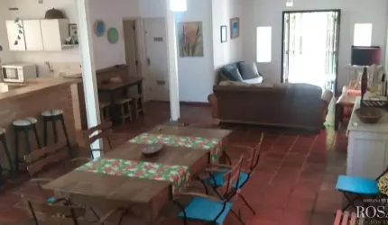 CASA COM TOTAL DE 330M² NO ITAGUÁ.