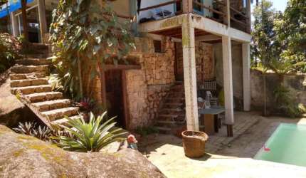 Casarão com 8 dormitórios vista mar à venda em Ubatuba.