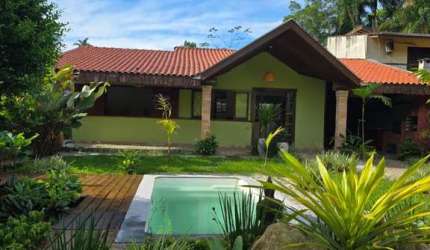 Casa a Venda de 2 dormitórios com Piscina localizada no bairro da Ressaca Ubatuba