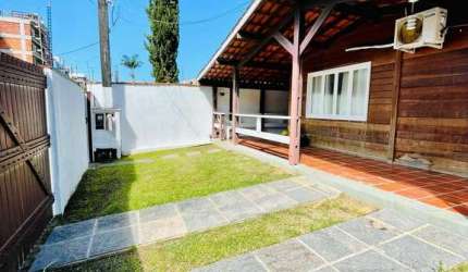 Casa à Venda nas Toninhas Piscina, Churrasqueira e Conforto Perto da Praia