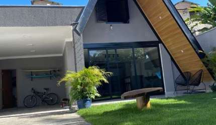 Casa estilo contemporâneo no bairro Itaguá