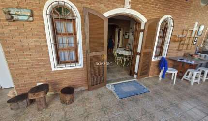 Casa de 03 dormitórios disponível para locação definitiva no Itaguá