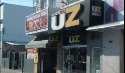 PRÉDIO COMERCIAL NO CENTRO DA CIDADE.
