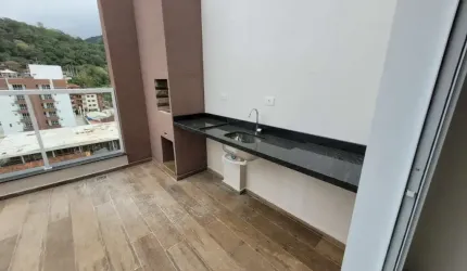 COBERTURA COM VISTA PARA A MATA NA PRAIA DAS TONINHAS