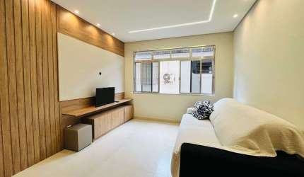 Apartamento todo reformado À VENDA, com 2 dormitórios, na Ponta da Praia