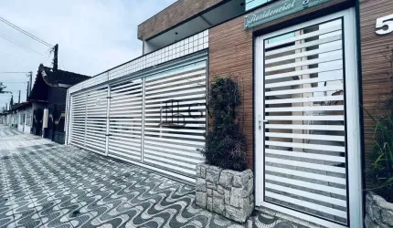 Casa de Condomínio  sobreposta alta com 2 dorms, Maracanã