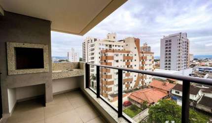 Apartamento com 02 dormitórios sendo 01 suíte no bairro São João em Itajaí