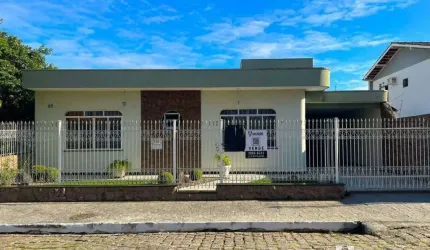 Casa com 1 suíte e 2 dormitórios no Bairro Fazenda em Itajaí