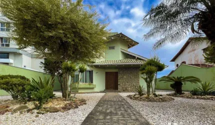 Casa com 6 dormitórios no bairro Vila Operária em Itajaí