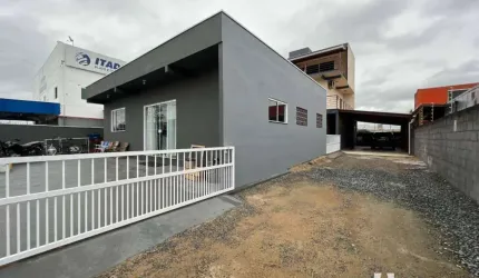 Terreno com casa e kitnet no bairro  Salseiros em Itajaí