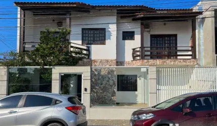 Casa com piscina mobiliada e equipada com 1 suíte e 3 dormitórios no bairro Cordeiros em Itajaí