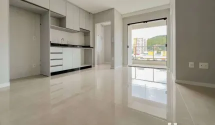 Apartamento semimobiliado com 2 suítes no bairro Fazenda em Itajaí