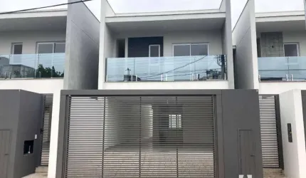 Sobrado com piscina e 3  suítes no bairro São João em Itajaí