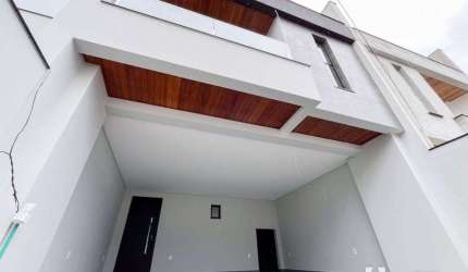Sobrado Triplex com 1 suíte master e 2 suítes no Centro de Itajaí