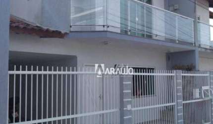 Sobrado com 1 suíte e 2 dormitórios no bairro das Nações em Balneário Camboriú