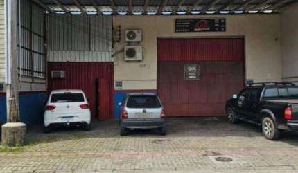 Galpão com 215 m² no bairro Cordeiros em Itajaí