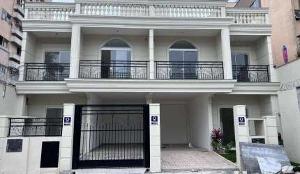 Triplex com 1 suíte e 2 dormitórios no  Centro de Itajaí