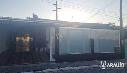 Casa com piscina e 1 suíte + 2 dormitórios no bairro Espinheiros em Itajaí