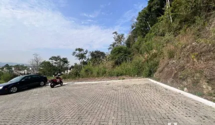 Terreno com 350 m² no bairro Espinheiros em Itajaí