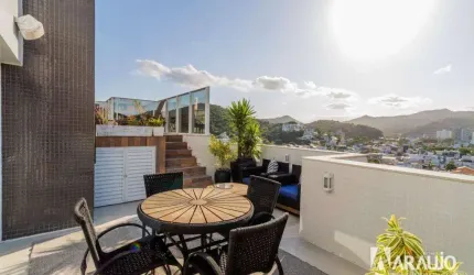 Cobertura triplex mobiliada com 4 suítes na Praia Brava em Itajaí