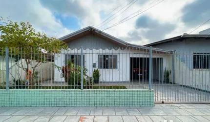Casa com 4 dormitórios no bairro Cordeiros em Itajaí