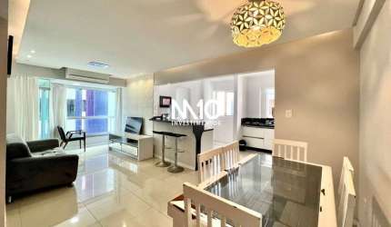Apartamento quadra mar de 2 dormitórios no edifício Veneza em Balneário Camboriú