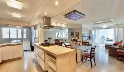 Apartamento à venda de 3 dormitórios frente mar no edifício Saint Tropez