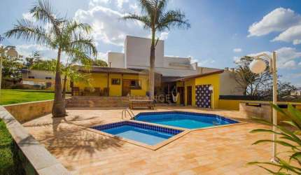 Casa à venda no Condomínio Colinas dos Álamos em Valinhos!