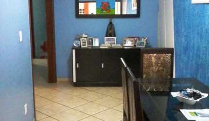 Casa de 03 quartos em boa localização!!!!