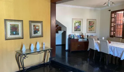 Casa com 03 quartos próximo ao colégio Amélia