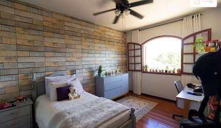 Casa à Venda no Salgado Filho: Conforto, Vista Panorâmica e Excelente Estrutura
