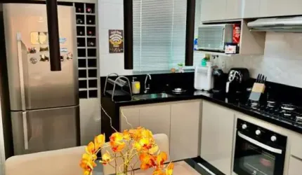 Apartamento moderno em Ibirité, com 03 quartos, 02 salas conjugadas, cozinha com armários, cooktop, forno e exaustor, bancada em granito, porcelanato, armários nos quartos, acabamento finíssimo. Finan