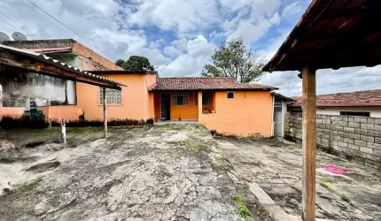 Casa em lote 360 mts² Bairro Angola