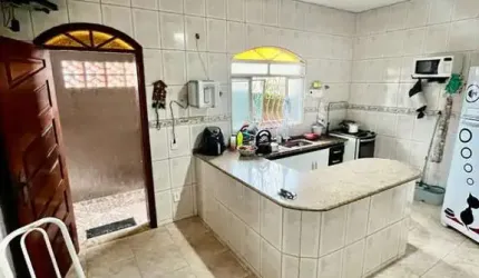 Casa espaçosa com 04 quartos