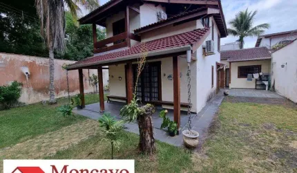 Sobrado médio padrão, com amplo terreno, perto do mar;