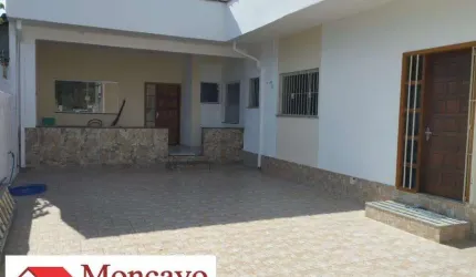 Casa pronta para morar no Centro- Duas casas completas