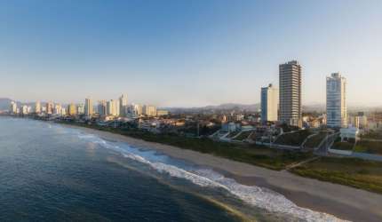Apartamento mobiliado 2 dormitórios sendo 1 suíte e 1 vaga em Piçarras