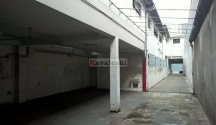 Loja com 3 salões e várias salas, localização excelente.