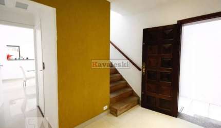 Sobrado à venda com 180m², 6 quartos e 2 vagas