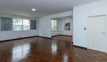 Amplo apartamento em Higienópolis